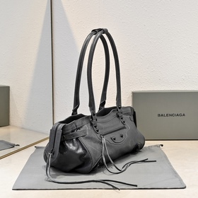 Длинная сумка через плечо Balenciaga в