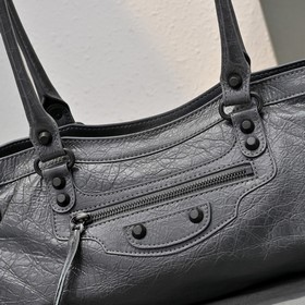 Длинная сумка через плечо Balenciaga в