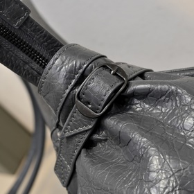 Длинная сумка через плечо Balenciaga в
