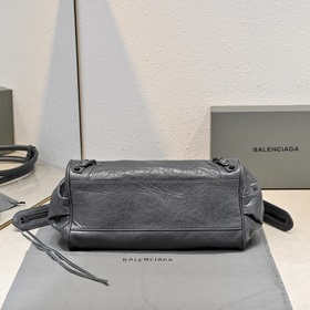 Длинная сумка через плечо Balenciaga в