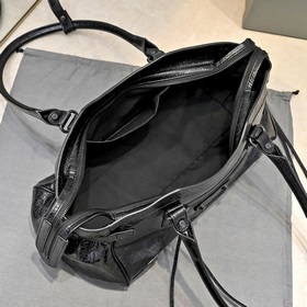 Длинная сумка через плечо Balenciaga M