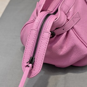 Длинная сумка через плечо Balenciaga M
