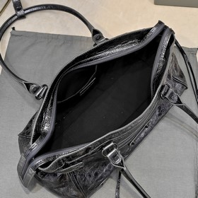 Длинная сумка через плечо Balenciaga в