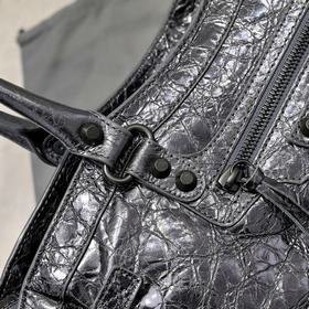 Длинная сумка через плечо Balenciaga в