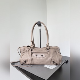 Длинная сумка через плечо Balenciaga M