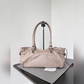 Длинная сумка через плечо Balenciaga M