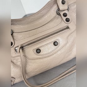 Длинная сумка через плечо Balenciaga M