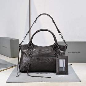 Длинная сумка через плечо Balenciaga Р