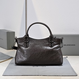 Длинная сумка через плечо Balenciaga Р
