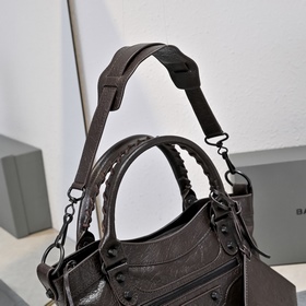 Длинная сумка через плечо Balenciaga Р