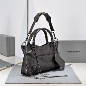 Длинная сумка через плечо Balenciaga Р
