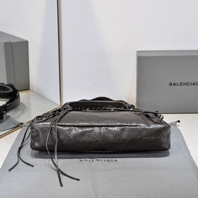 Длинная сумка через плечо Balenciaga Р