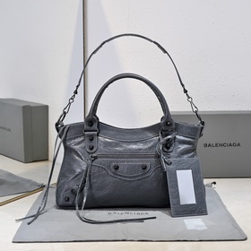 Длинная сумка Balenciaga под мышку Раз