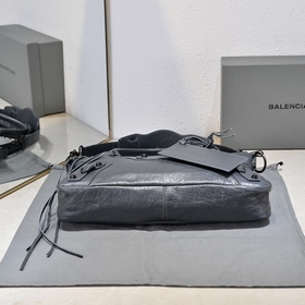 Длинная сумка Balenciaga под мышку Раз