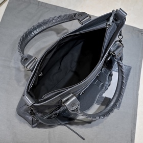 Длинная сумка Balenciaga под мышку Раз