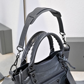 Длинная сумка Balenciaga под мышку Раз