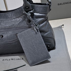 Длинная сумка Balenciaga под мышку Раз