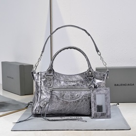 Длинная сумка через плечо Balenciaga Р
