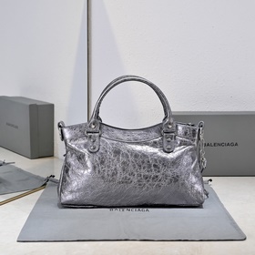 Длинная сумка через плечо Balenciaga Р