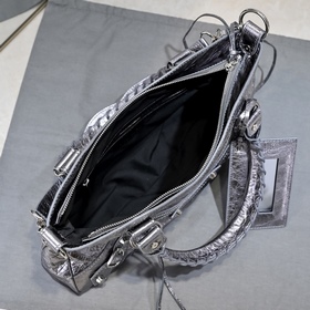 Длинная сумка через плечо Balenciaga Р
