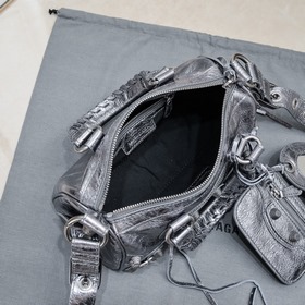 Новая дорожная сумка от Balenciaga. Ми