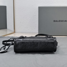 Сумка Balenciaga City Nano： Компактн
