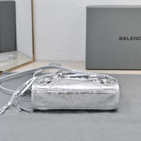 Сумка Balenciaga City Nano： Компактн