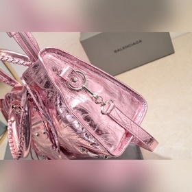 Balenciaga представляет новую сумку дл