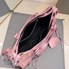 Balenciaga представляет новую сумку дл