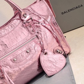 Balenciaga представляет новую сумку дл