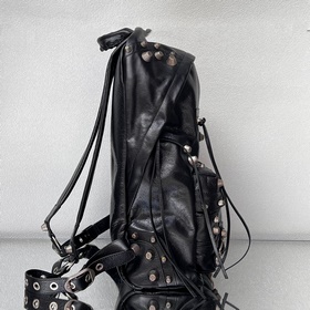 Сумка Balenciaga с заклепками уже дост
