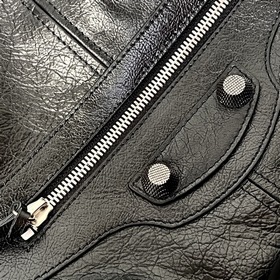 Сумка Balenciaga с заклепками уже дост