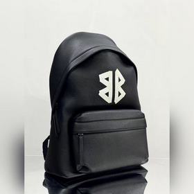 Рюкзак Balenciaga Everyday  На фоне 