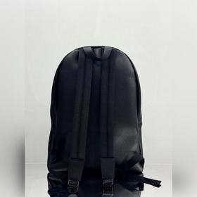 Рюкзак Balenciaga Everyday  На фоне 