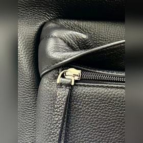 Рюкзак Balenciaga Everyday  На фоне 