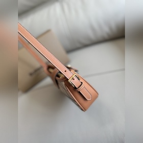 Премиум  Новейшая сумочка Burberry ит