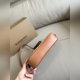 Премиум  Новейшая сумочка Burberry ит
