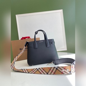 Сумка Burberry Banner Tote изготовлена