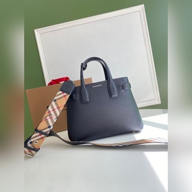 Сумка Burberry Banner Tote изготовлена