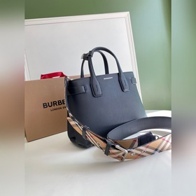 Сумка Burberry Banner Tote изготовлена