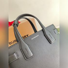 Сумка Burberry Banner Tote изготовлена