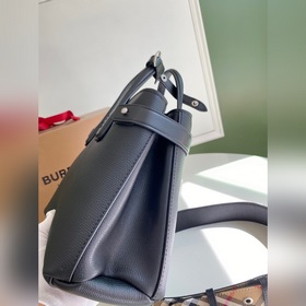 Сумка Burberry Banner Tote изготовлена