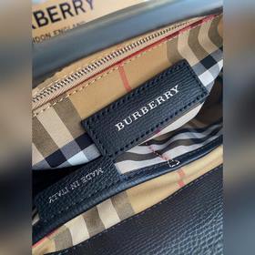 Сумка Burberry Banner Tote изготовлена