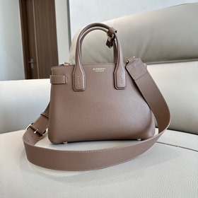 Сумка Burberry Banner Tote изготовлена