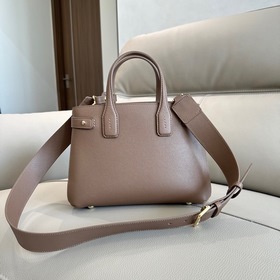 Сумка Burberry Banner Tote изготовлена