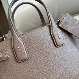 Сумка Burberry Banner Tote изготовлена