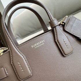 Сумка Burberry Banner Tote изготовлена