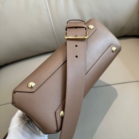 Сумка Burberry Banner Tote изготовлена