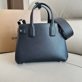 Сумка Burberry Banner Tote изготовлена