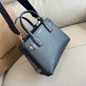 Сумка Burberry Banner Tote изготовлена